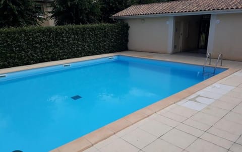 Appartement Cyrano l Rdc l 2 Chambres l Piscine Apartment in Bergerac