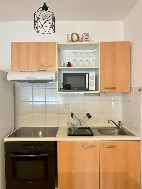 Kitchen or kitchenette, kitchen