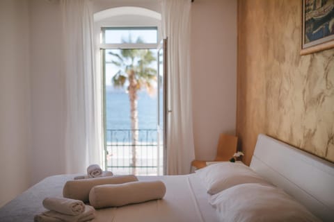 Bed, Photo of the whole room, Bedroom, Sea view, towels