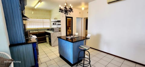 Kitchen or kitchenette, Dining area, oven, stove