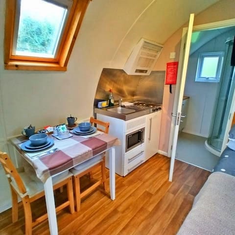 Finest Retreats - Honeysuckle Glamping Pod Chalet in Malvern Hills District