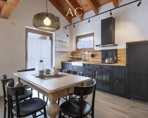 Kitchen or kitchenette, Other, Dining area