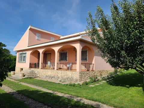 Finca SOTOMAR-casa rural Simancas House in Valladolid