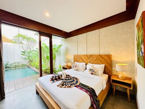 Bedroom, Pool view