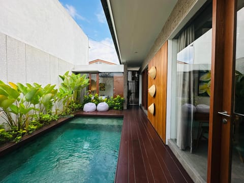 View (from property/room), View (from property/room), Pool view, Swimming pool, sunbed