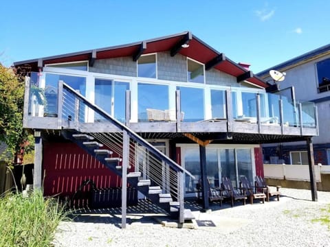 The Coastal Cottage - Direct Beach Access House in Point Roberts