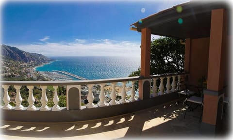 City view, Sea view