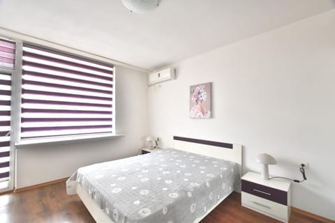 Bed, Balcony/Terrace, Bedroom, air conditioner