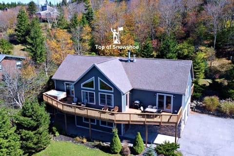 Luxury at Snowshoe Jacuzzi Mountain Views Arcade House in Snowshoe