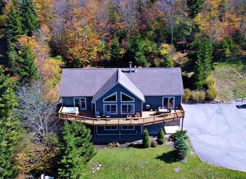 Luxury at Snowshoe Jacuzzi Mountain Views Arcade House in Snowshoe