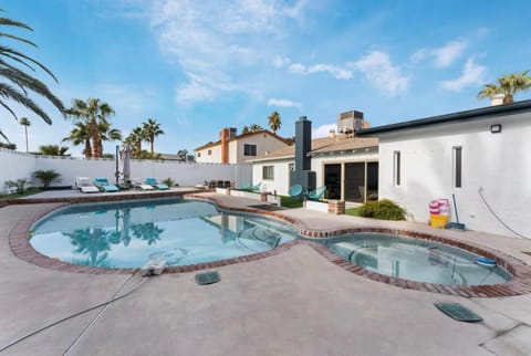 Patio, Day, Pool view, Swimming pool, sunbed