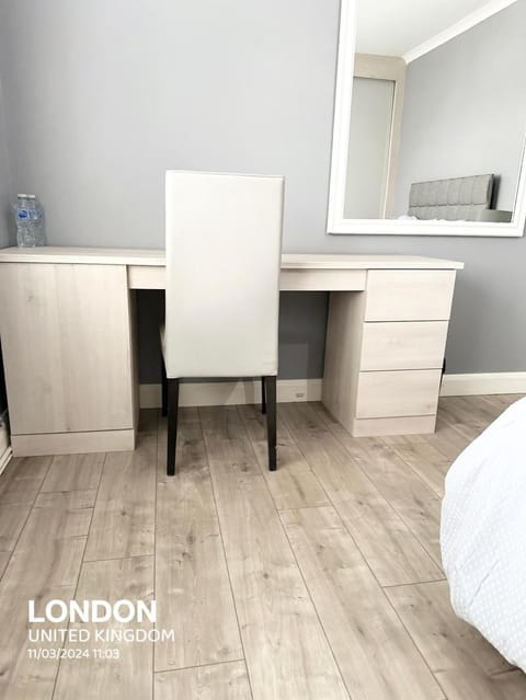 Room 1 with dedicated bathroom Apartment in Ilford