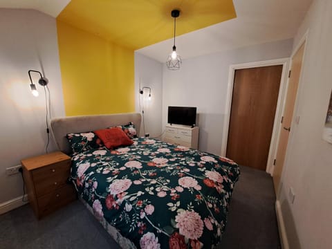 Private and comfortable room in cosy home Vacation rental in Nottingham