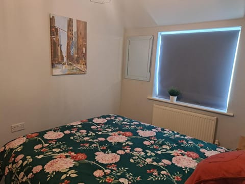 Private and comfortable room in cosy home Vacation rental in Nottingham