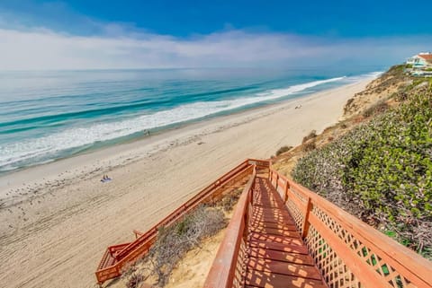 Ocean Views Moonlight Beach Ocean Deck Pool Hot Tub House in Encinitas