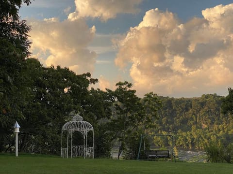 The Bears Den at La Soledad Estadia em quinta in Harpers Ferry