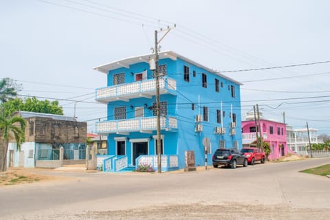 Property building, Neighbourhood, Street view, Location, Parking