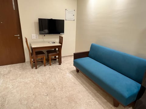 Communal lounge/ TV room, TV and multimedia, Living room, Seating area, Evening entertainment