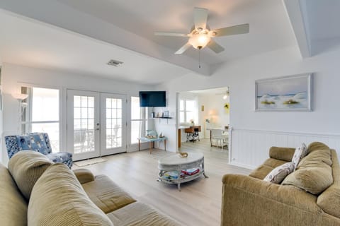 Oceanfront Home with Deck and Views in Galveston! House in Hitchcock