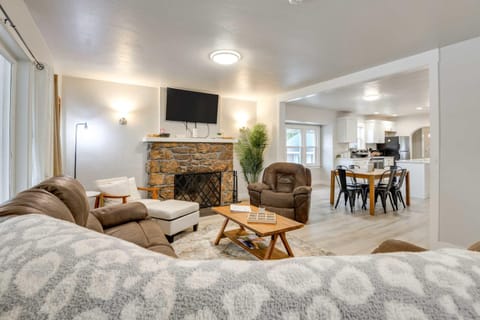 6 Mi to Shoshone Falls Park Home with Game Room! Haus in Twin Falls