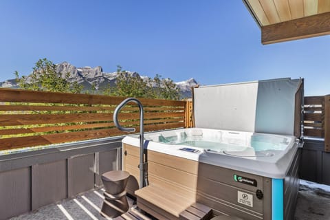 Hot Tub, Mountain view