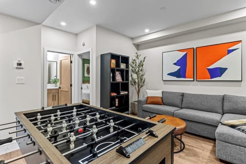 Game Room, Living room, Family