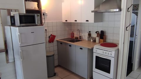 Coffee/tea facilities, Kitchen or kitchenette, oven, stove, toaster