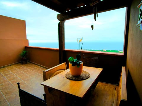 View (from property/room), Balcony/Terrace, Dining area, Sea view