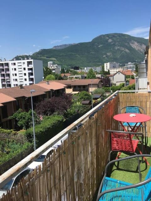 Balcony/Terrace, Mountain view