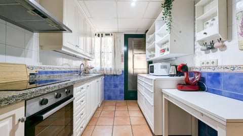 Kitchen or kitchenette, oven, stove