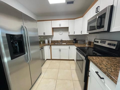 Cozy and super location 2 BR -1 House in Coconut Grove