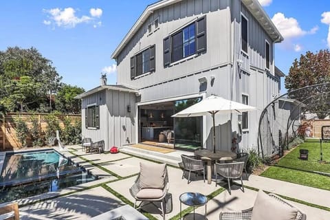 West LA New Modern Farmhouse with Pool, Jacuzzi, FirePit, BattingCage House in Mar Vista