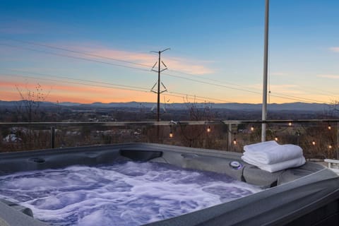 Hot Tub, Mountain view, Sunset