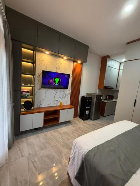 TV and multimedia, Kitchen or kitchenette, Photo of the whole room, Bedroom