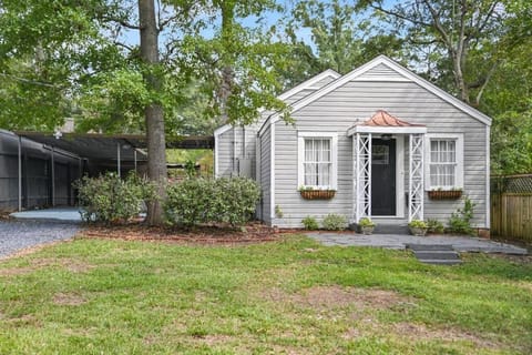 Cloverdale Cottage House in Montgomery