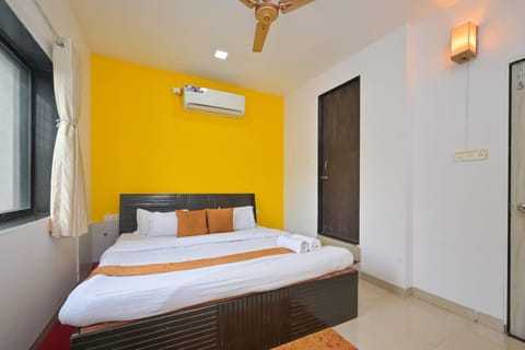 Bed, Photo of the whole room, Bedroom, wardrobe, air conditioner