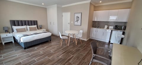 Eagle Cove Studios Bed and Breakfast in Roodepoort