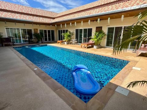 Pool view, Swimming pool, sunbed