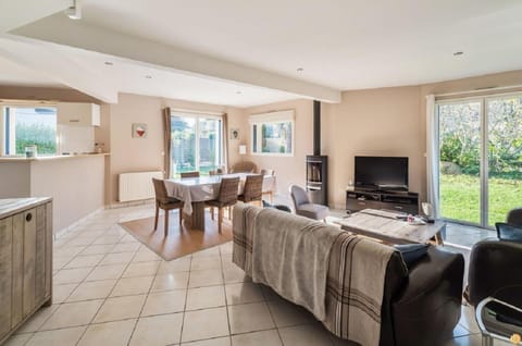 Villa à 50m de la plage avec jardin, WIFI à TREGASTEL - Réf 138 Villa in Trégastel