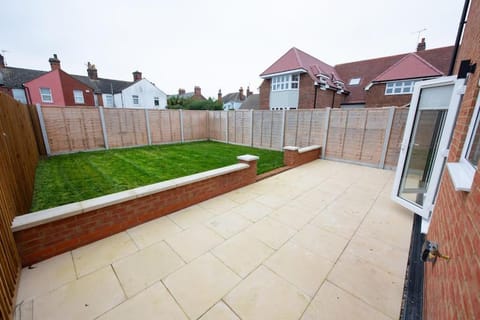 3 Bed 2 Bath Detached House Sky TV Parking Apartment in Tendring District