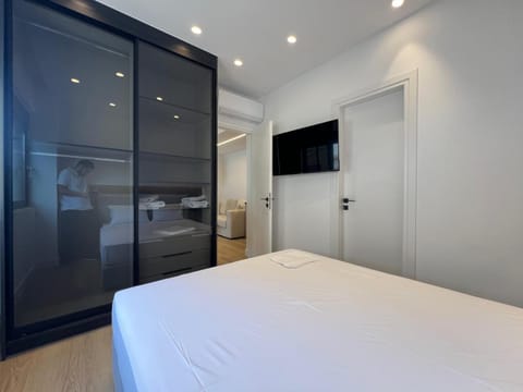 BlueMotion - CentralSuite Complex Apartment in Pireas