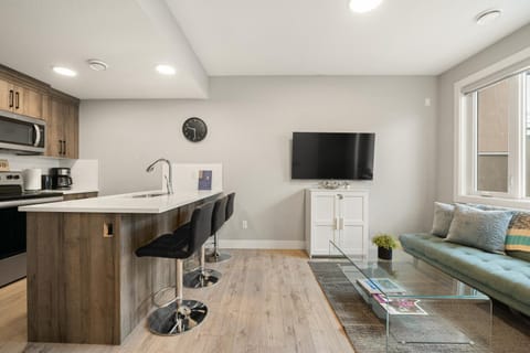 Heart Of Hillhurst 1br Home Apartment in Calgary