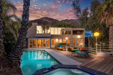 4BR Oasis with Heated Pool & Spa Chalet in Altadena