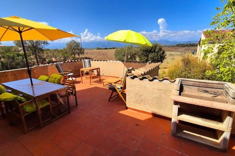 Patio, Natural landscape, View (from property/room), Balcony/Terrace, Dining area, Mountain view