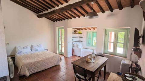 Bed, Living room, Seating area, Dining area, Bedroom