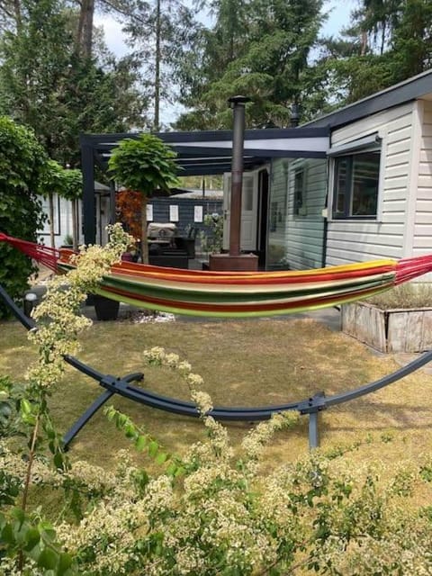 Prachtig Boschalet met CV, Airco en Sauna op de Veluwe Chalet in Flevoland, Netherlands