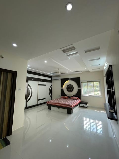 Bed, Photo of the whole room, Bedroom, air conditioner