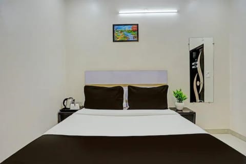 Bed, Photo of the whole room, Decorative detail, Bedroom