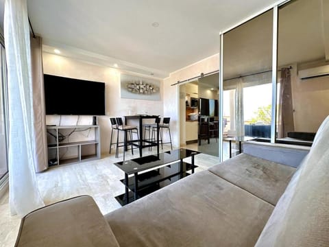 Charmant studio, piscine, vue mer proche Monaco Apartment in Cap-d'Ail