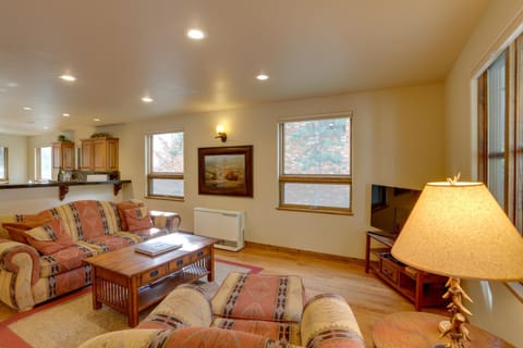 Patio and Mountain Views Central Ouray Getaway! House in Ouray